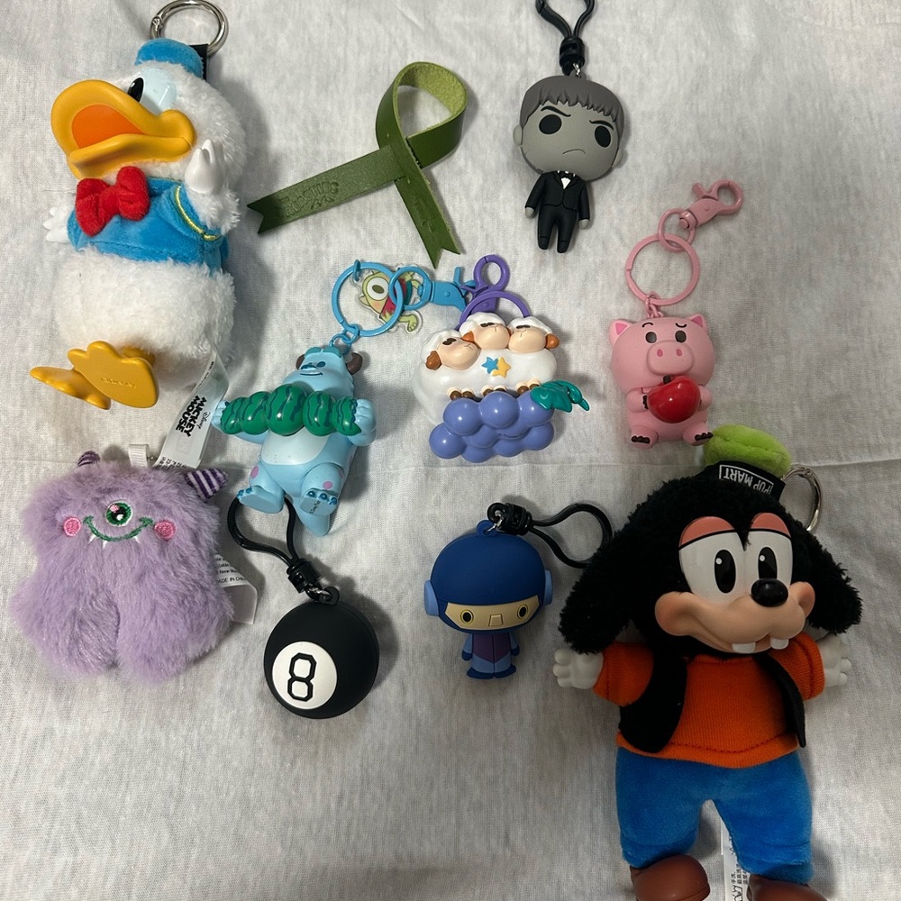 Disney / Target Keychains / Purse Charms Bundle - Picture 1 of 4